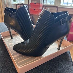 BCBGeneration Black Heeled Boots with Ribbed Texture and Stiletto Heel